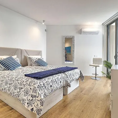 Apartment New Luxury Ocean Front Heart Of Parking *