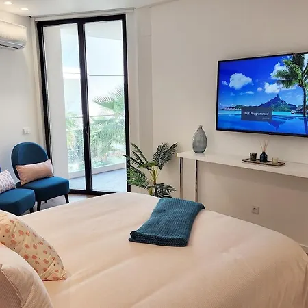 Apartment New Luxury Ocean Front Heart Of Parking *