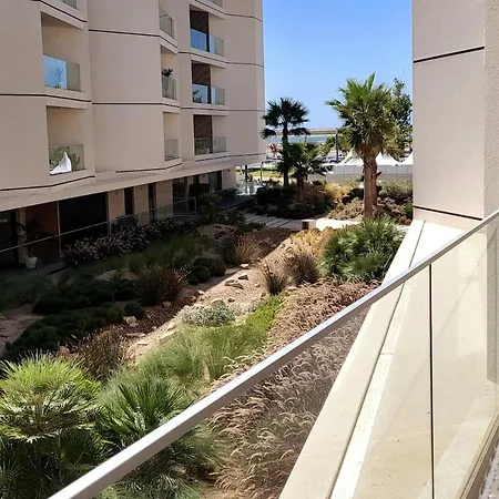 Apartment New Luxury Ocean Front Heart Of Parking *