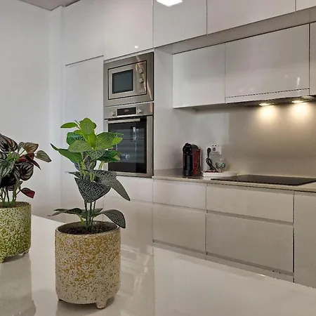 New Luxury Ocean Front Heart Of Parking *