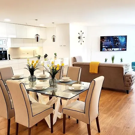 Apartment New Luxury Ocean Front Heart Of Parking *
