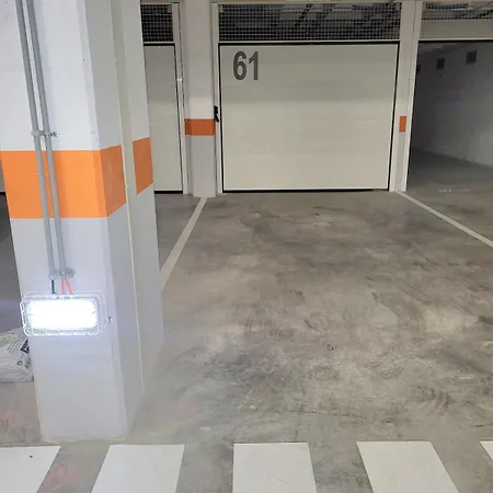 New Luxury Ocean Front Heart Of Parking Apartment