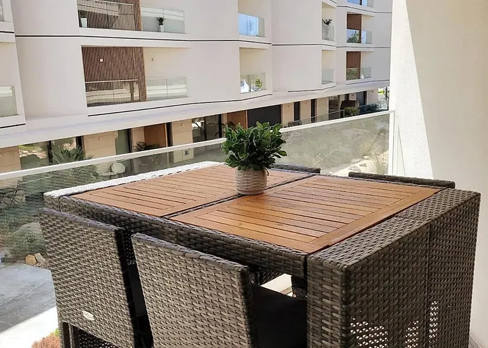 New Luxury Ocean Front Heart Of Parking