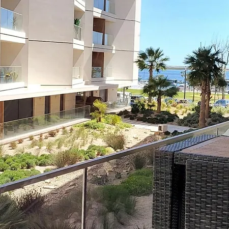 New Luxury Ocean Front Heart Of Parking شقة